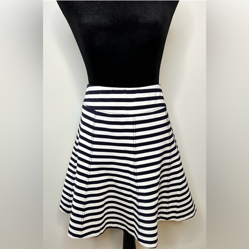 J McLaughlin black and white preppy striped mini circle skirt stretch med EUC